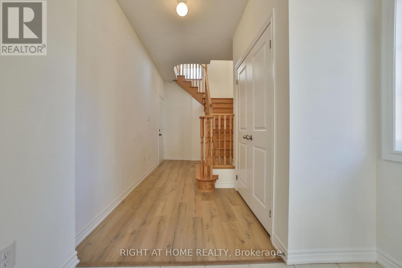 Upper - 24 Pomarine Way, Brampton, Ontario  L6X 5R6 - Photo 8 - W12373859
