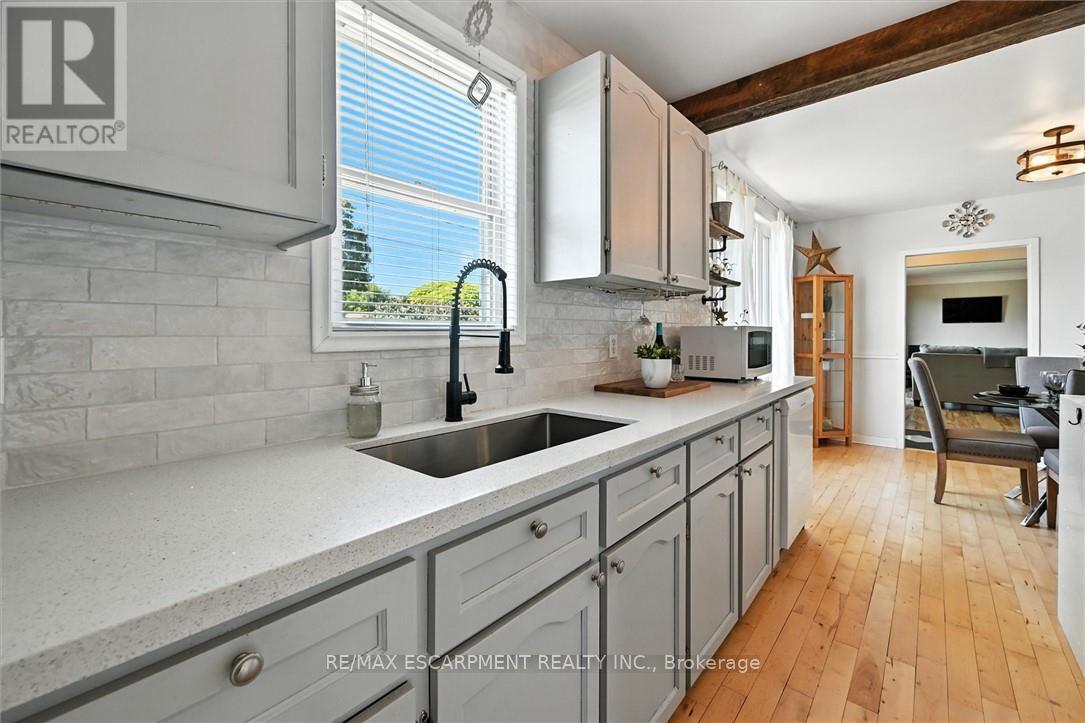 8554 Haldibrook Road, Hamilton, Ontario  N3W 2G8 - Photo 17 - X12375432