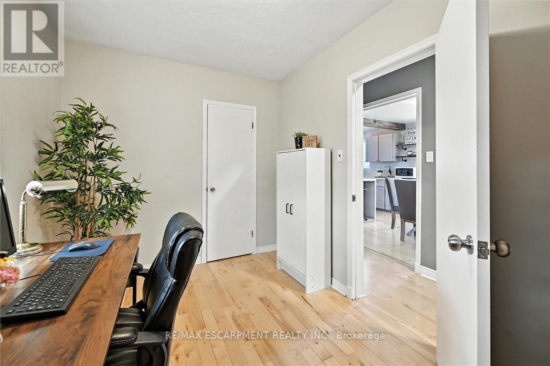 8554 Haldibrook Road, Hamilton, Ontario  N3W 2G8 - Photo 21 - X12375432