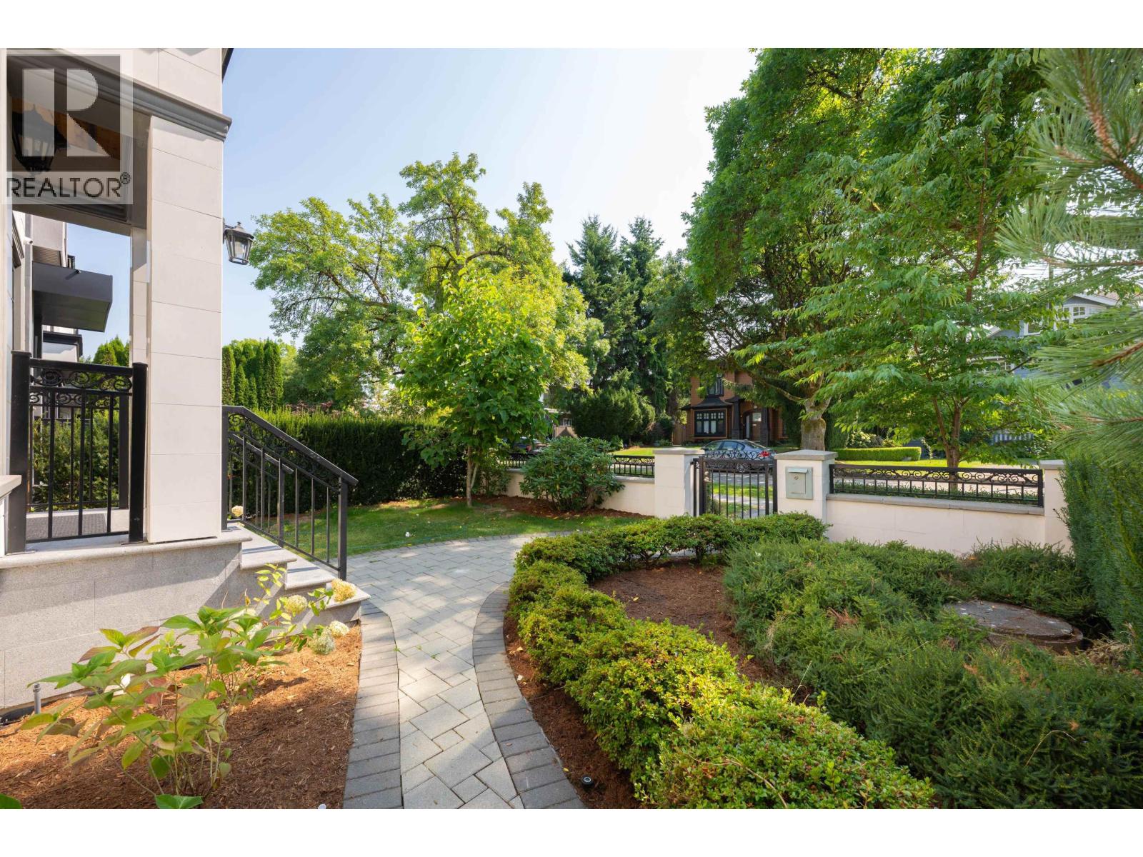 4043 W 11th Avenue, Vancouver, British Columbia  V6R 2L4 - Photo 2 - R3042565