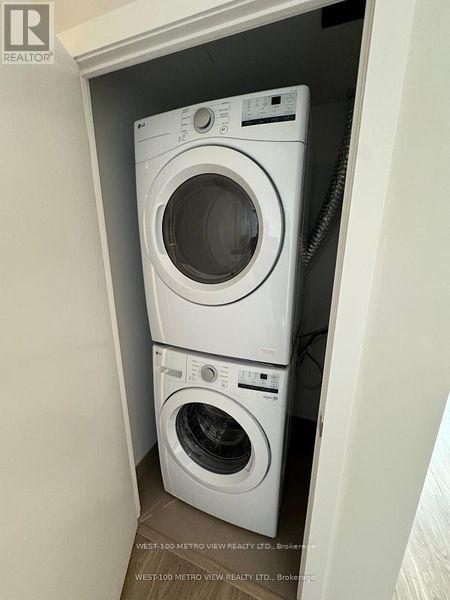 2402 - 430 Square One Drive, Mississauga, Ontario  L5B 0L6 - Photo 7 - W12375878