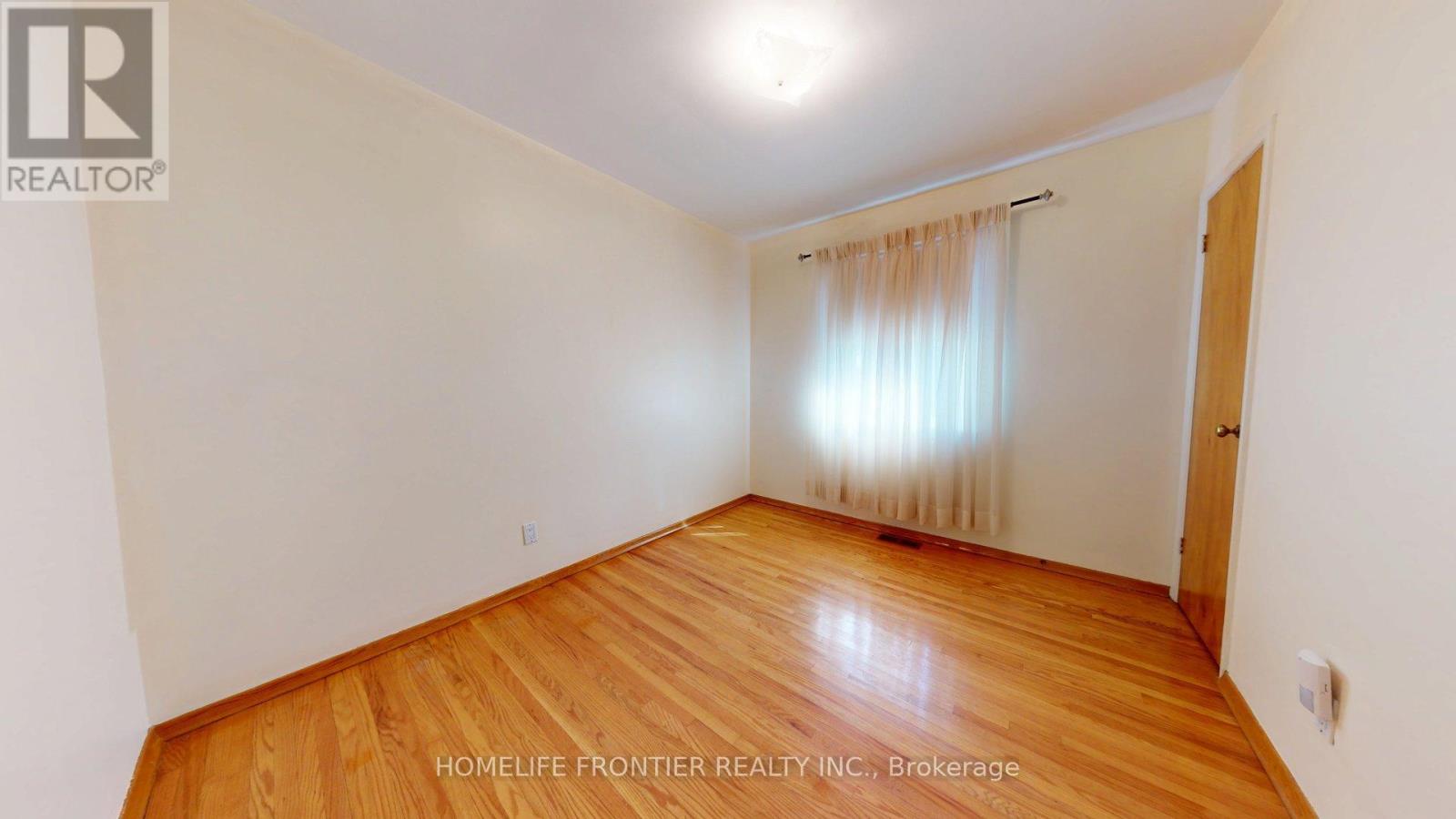124 Wyndale Drive, Toronto, Ontario  M6L 1G3 - Photo 12 - W12375903