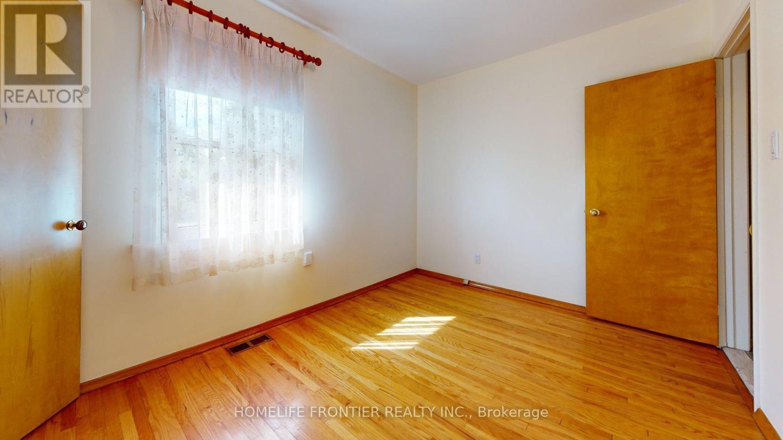 124 Wyndale Drive, Toronto, Ontario  M6L 1G3 - Photo 14 - W12375903