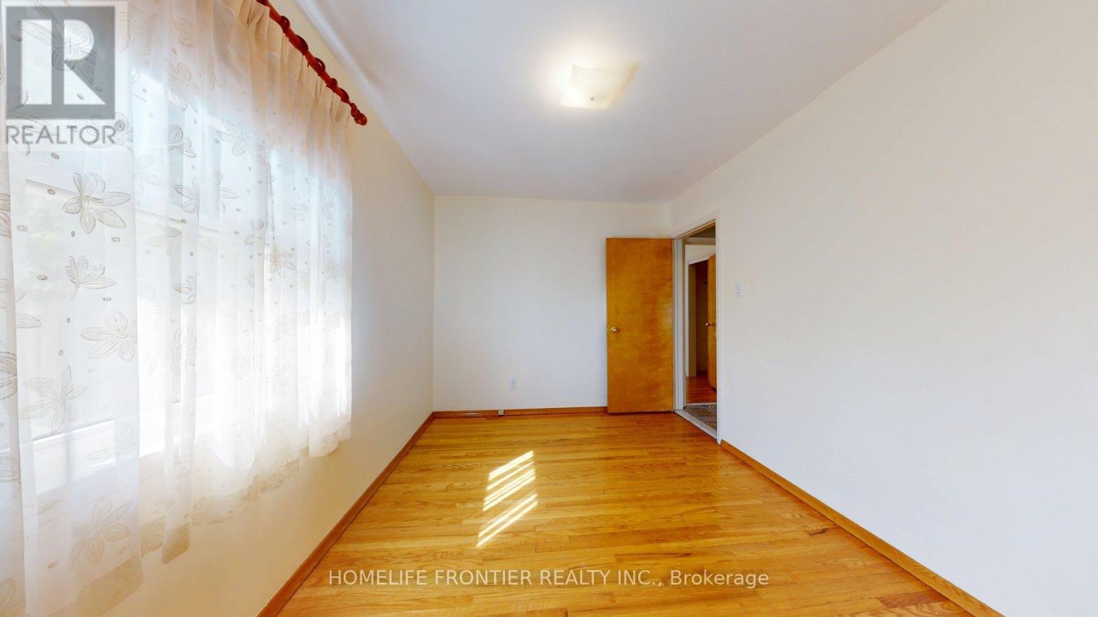 124 Wyndale Drive, Toronto, Ontario  M6L 1G3 - Photo 15 - W12375903