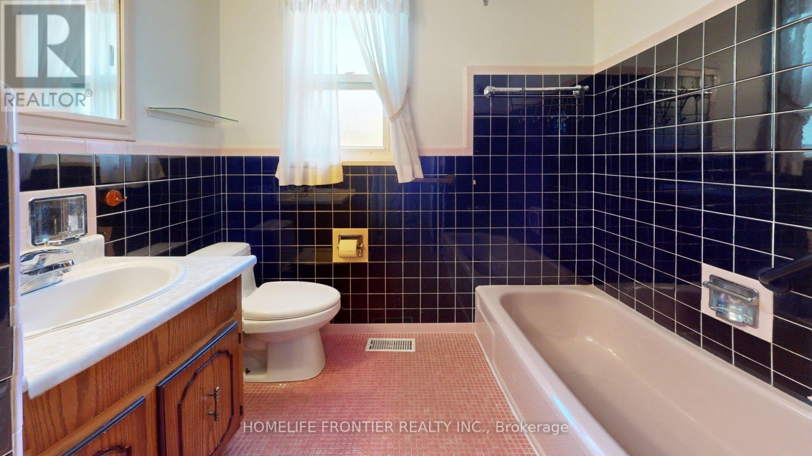 124 Wyndale Drive, Toronto, Ontario  M6L 1G3 - Photo 17 - W12375903