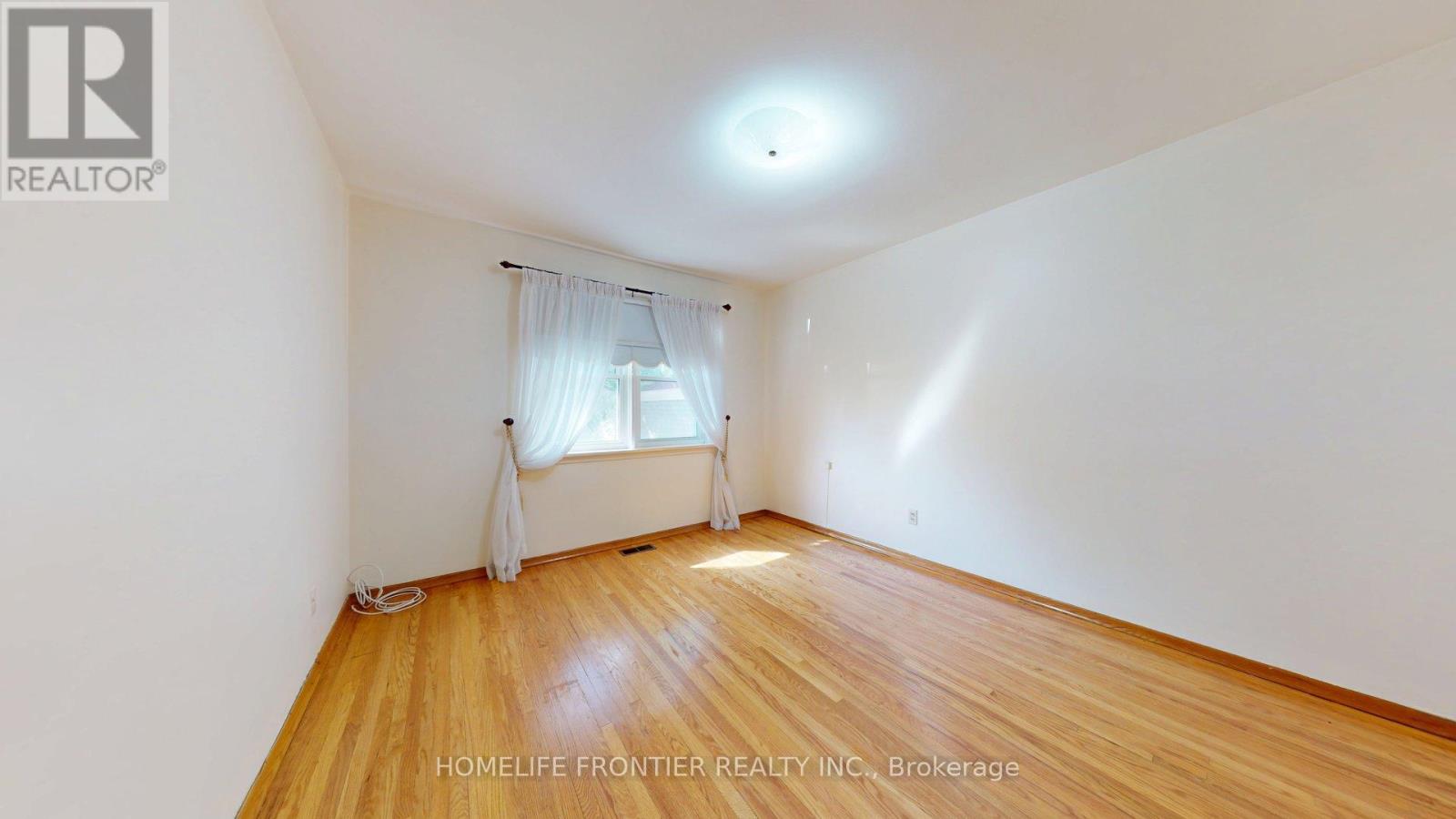 124 Wyndale Drive, Toronto, Ontario  M6L 1G3 - Photo 18 - W12375903