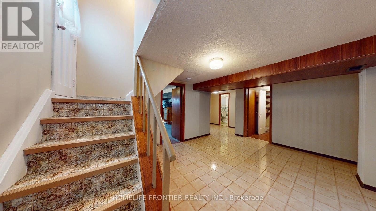 124 Wyndale Drive, Toronto, Ontario  M6L 1G3 - Photo 19 - W12375903