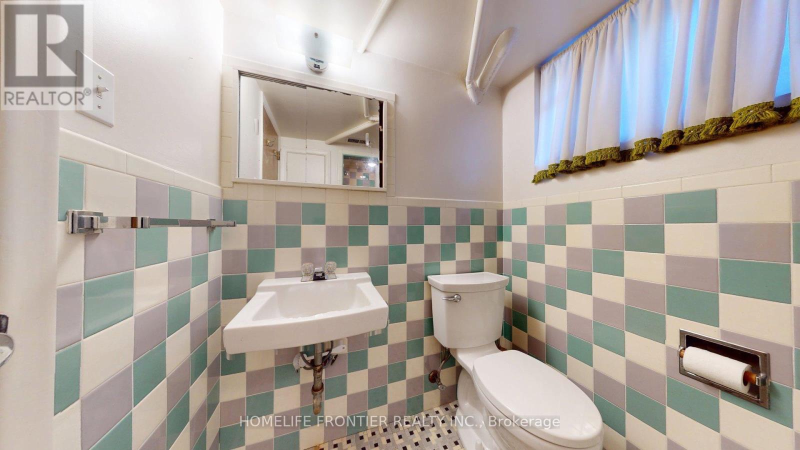 124 Wyndale Drive, Toronto, Ontario  M6L 1G3 - Photo 22 - W12375903