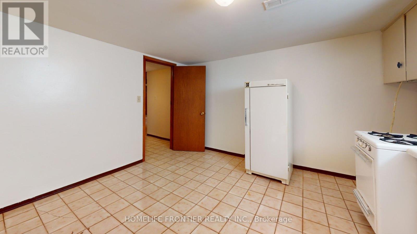 124 Wyndale Drive, Toronto, Ontario  M6L 1G3 - Photo 26 - W12375903