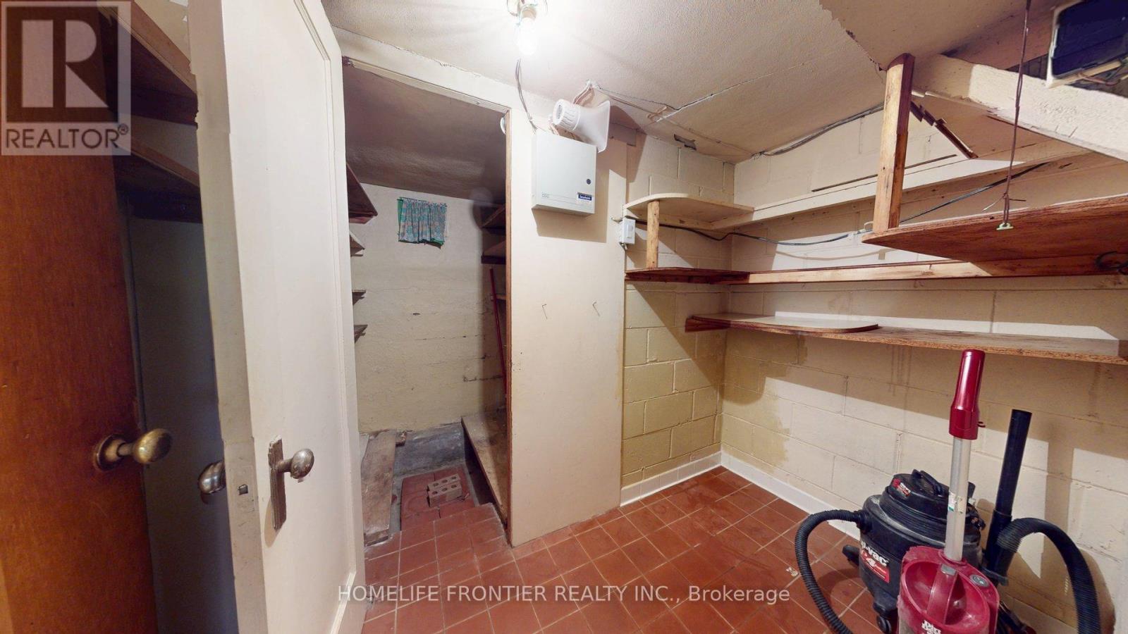 124 Wyndale Drive, Toronto, Ontario  M6L 1G3 - Photo 28 - W12375903