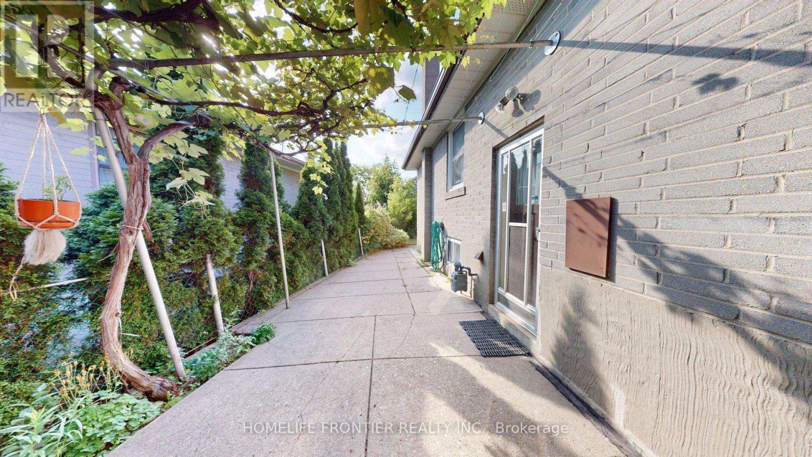 124 Wyndale Drive, Toronto, Ontario  M6L 1G3 - Photo 29 - W12375903