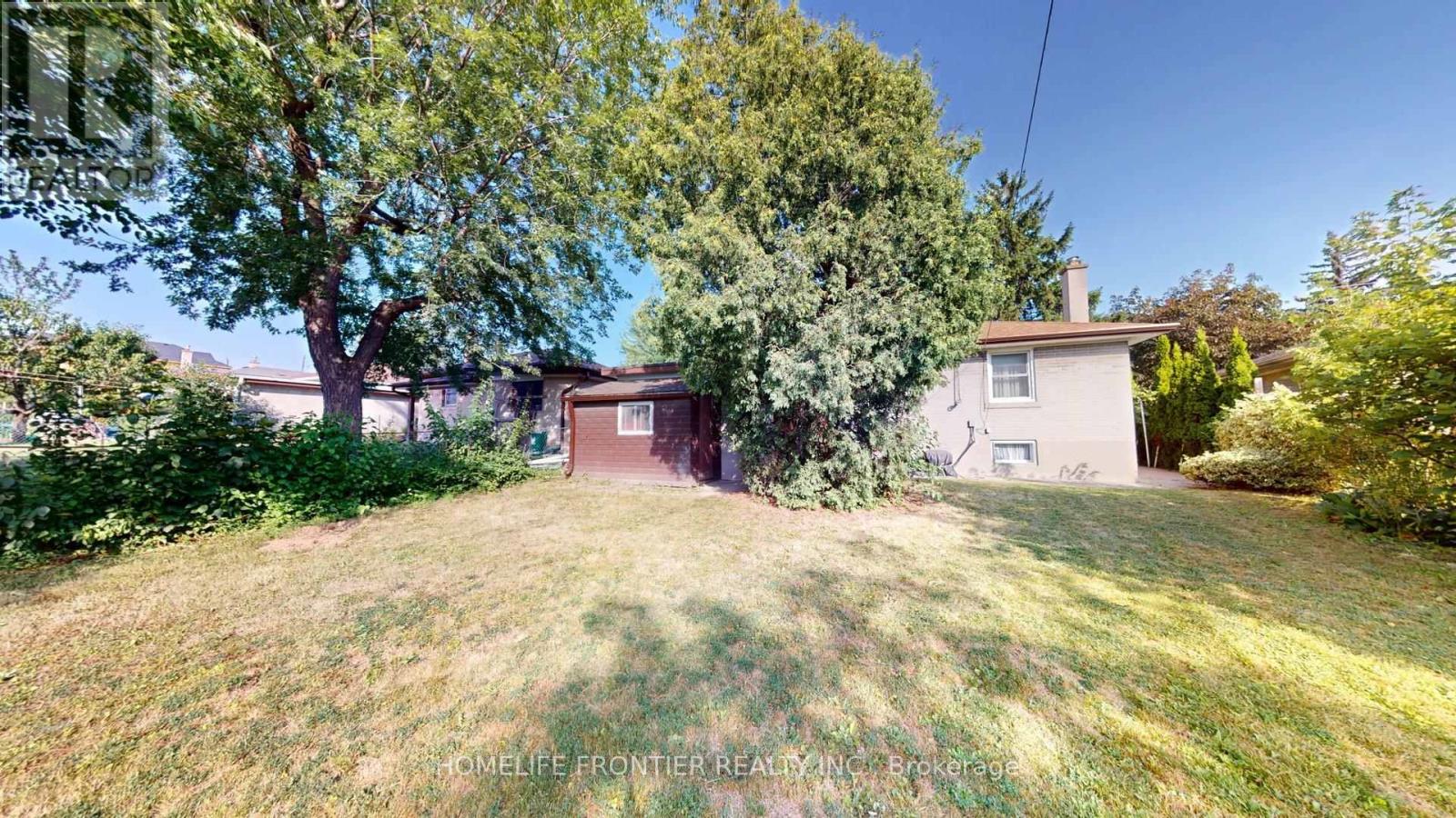 124 Wyndale Drive, Toronto, Ontario  M6L 1G3 - Photo 31 - W12375903