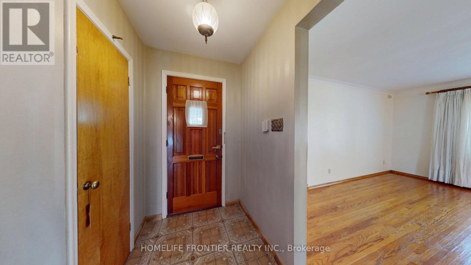 124 Wyndale Drive, Toronto, Ontario  M6L 1G3 - Photo 5 - W12375903