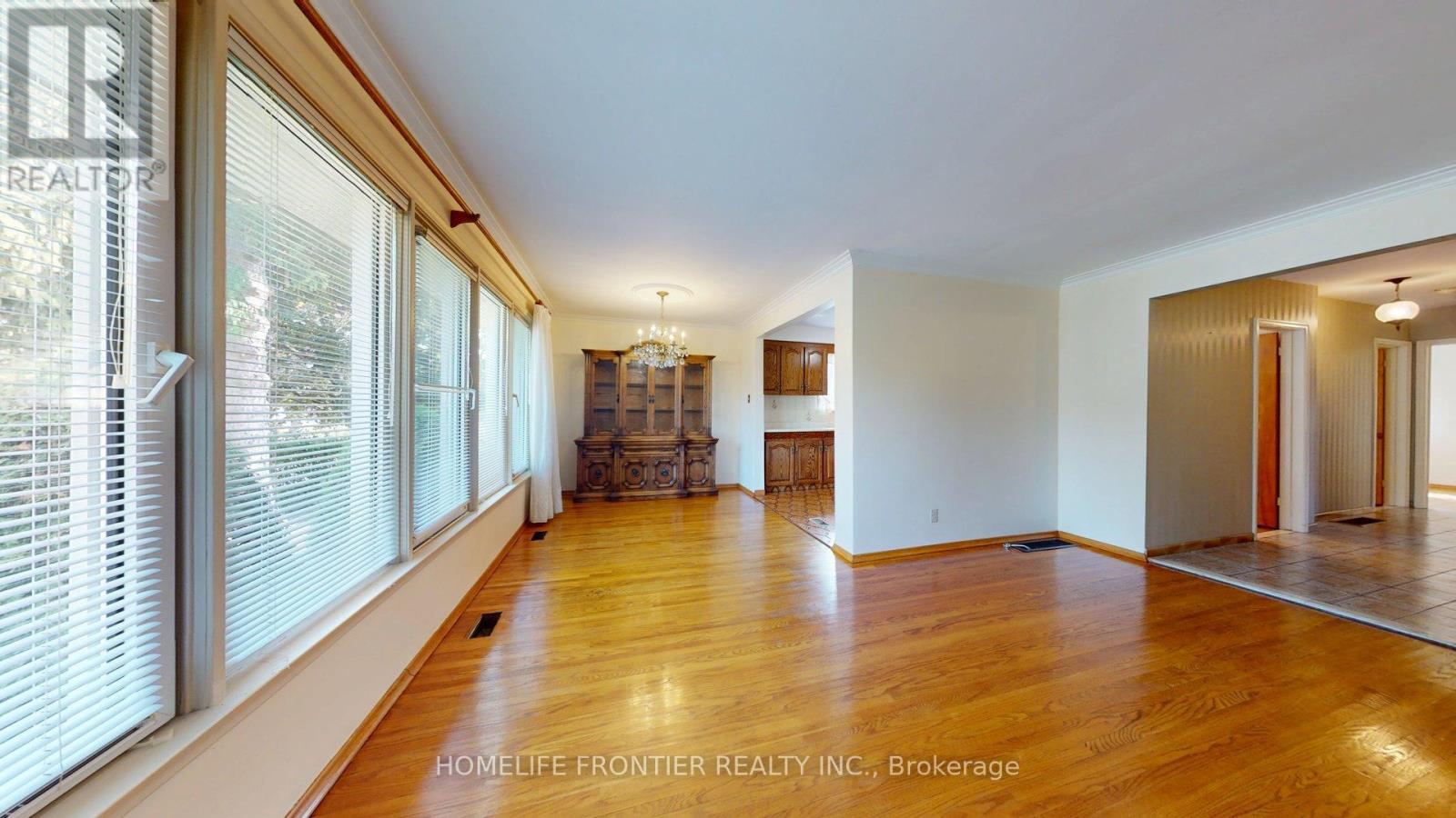 124 Wyndale Drive, Toronto, Ontario  M6L 1G3 - Photo 8 - W12375903