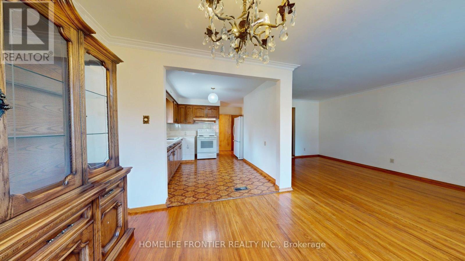 124 Wyndale Drive, Toronto, Ontario  M6L 1G3 - Photo 9 - W12375903