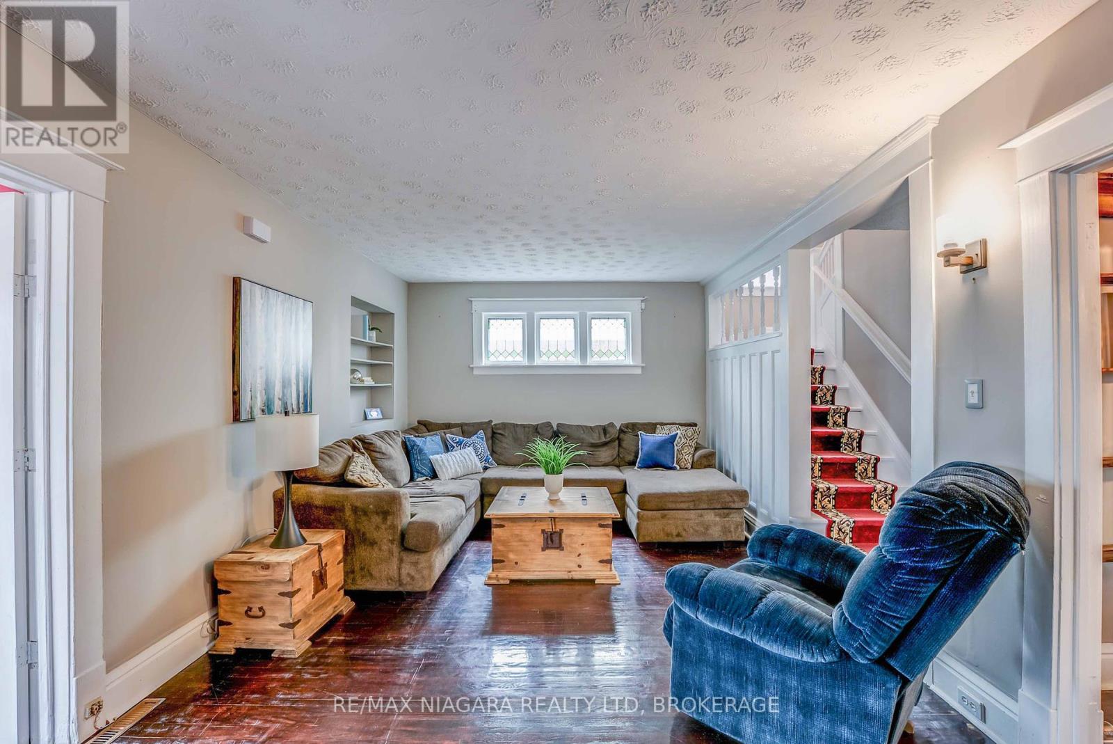 5078 Armoury Street, Niagara Falls, Ontario  L2E 1T4 - Photo 5 - X12375926