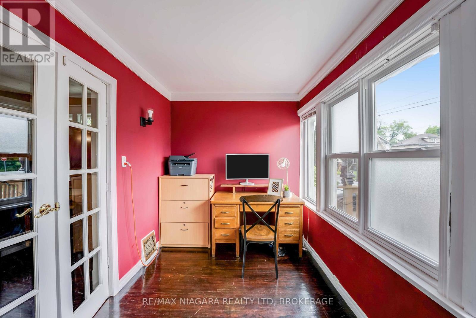 5078 Armoury Street, Niagara Falls, Ontario  L2E 1T4 - Photo 6 - X12375926