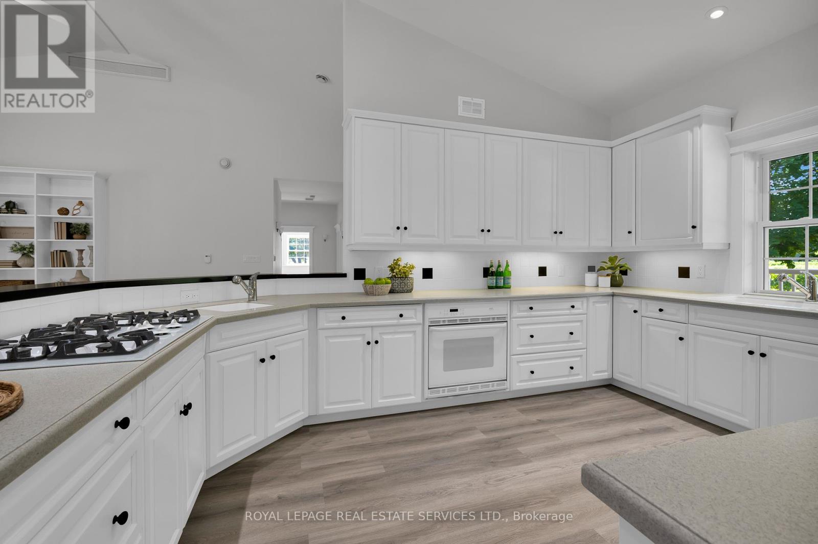 199 Niagara Street, Niagara-On-The-Lake (Town), Ontario  L0S 1J0 - Photo 6 - X12375876