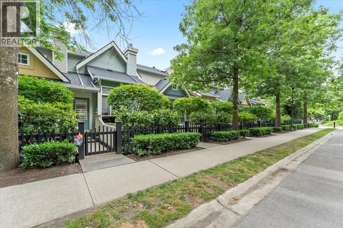 6878 Village Green, Burnaby, British Columbia  V5E 4K9 - Photo 3 - R3042614