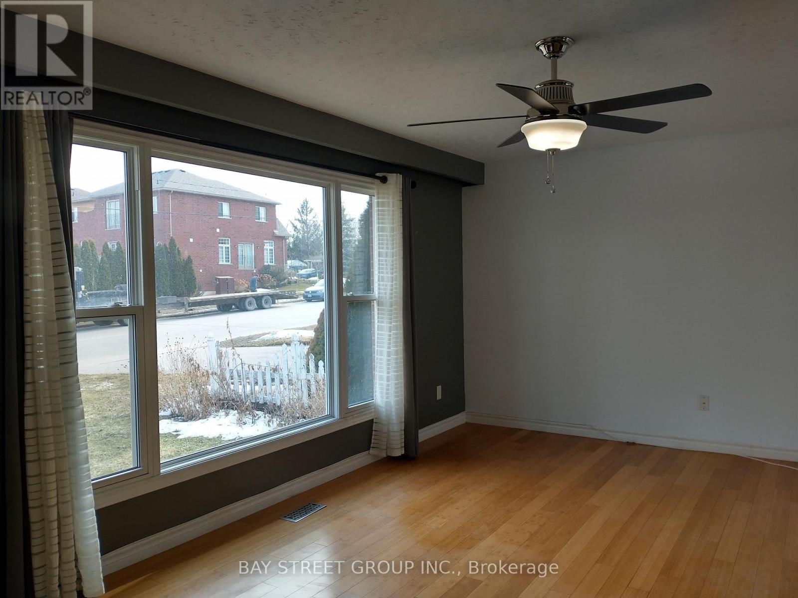Main Level - 418 Little Avenue, Barrie, Ontario  L4N 3A1 - Photo 1 - S12375912