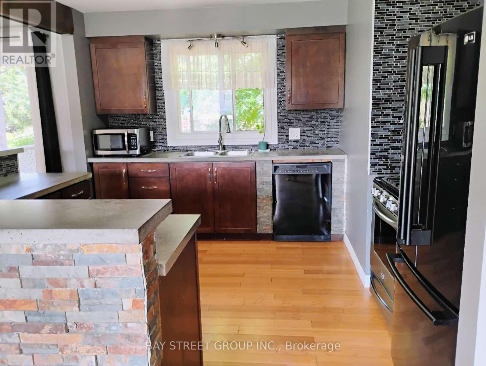 Main Level - 418 Little Avenue, Barrie, Ontario  L4N 3A1 - Photo 6 - S12375912