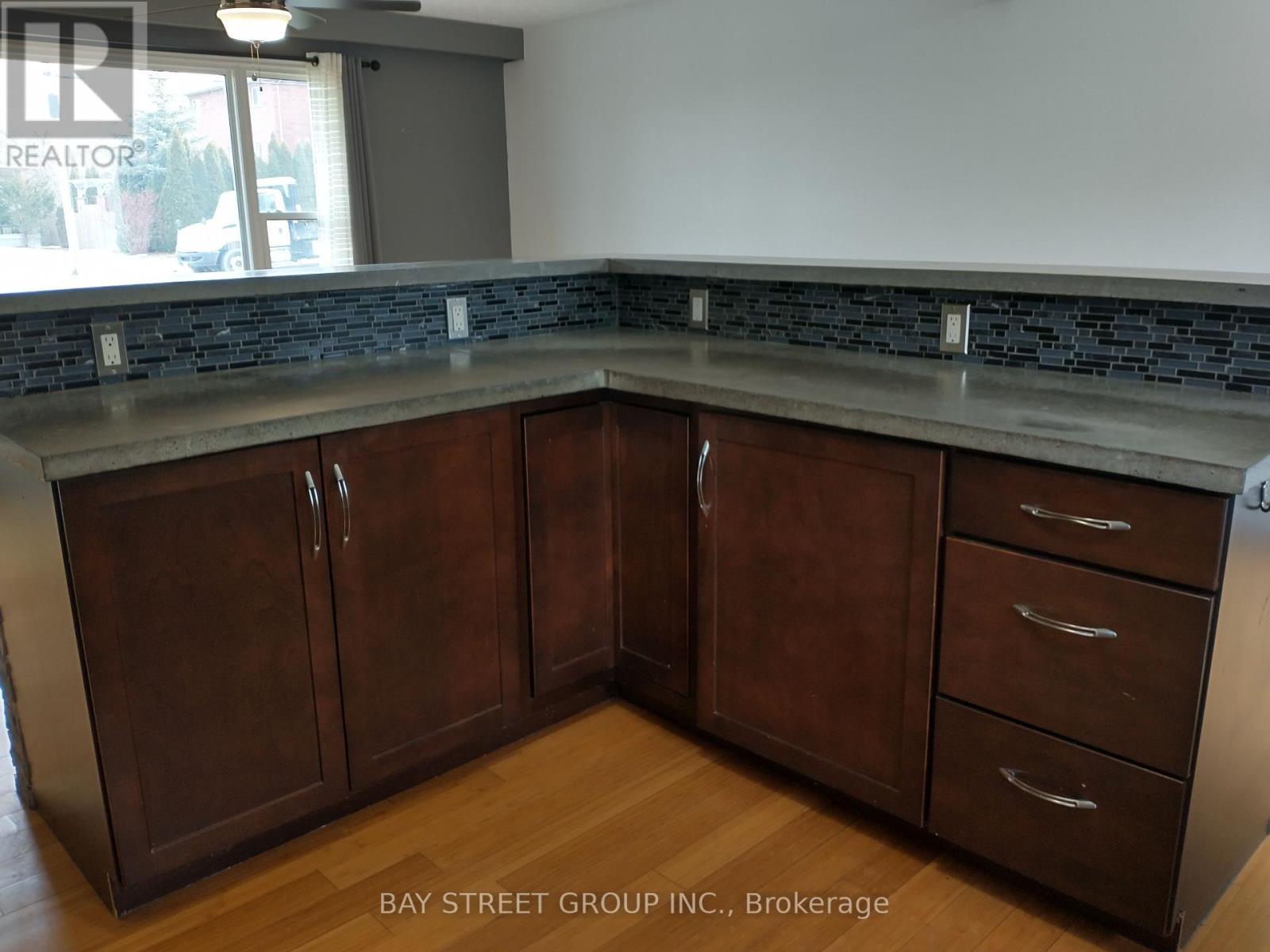 Main Level - 418 Little Avenue, Barrie, Ontario  L4N 3A1 - Photo 8 - S12375912