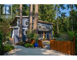 1590 Ocean Beach Esplanade, Gibsons, Ca
