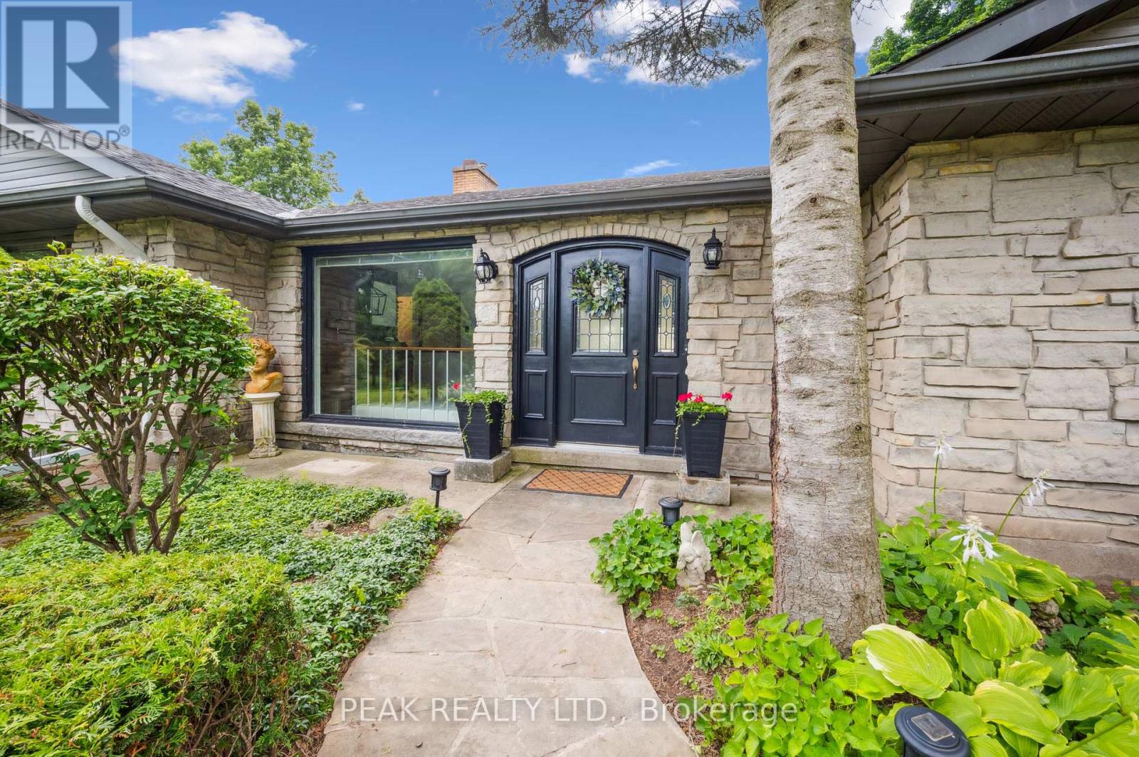 91 Limerick Drive, Kitchener, Ontario  N2P 2G9 - Photo 3 - X12375918