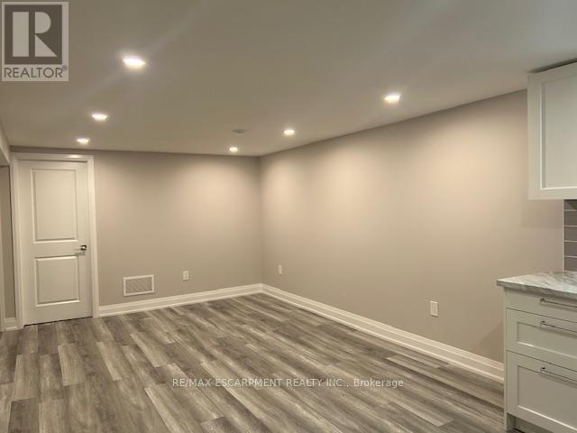 699 Ninth Avenue, Hamilton, Ontario  L8T 2A1 - Photo 3 - X12375931