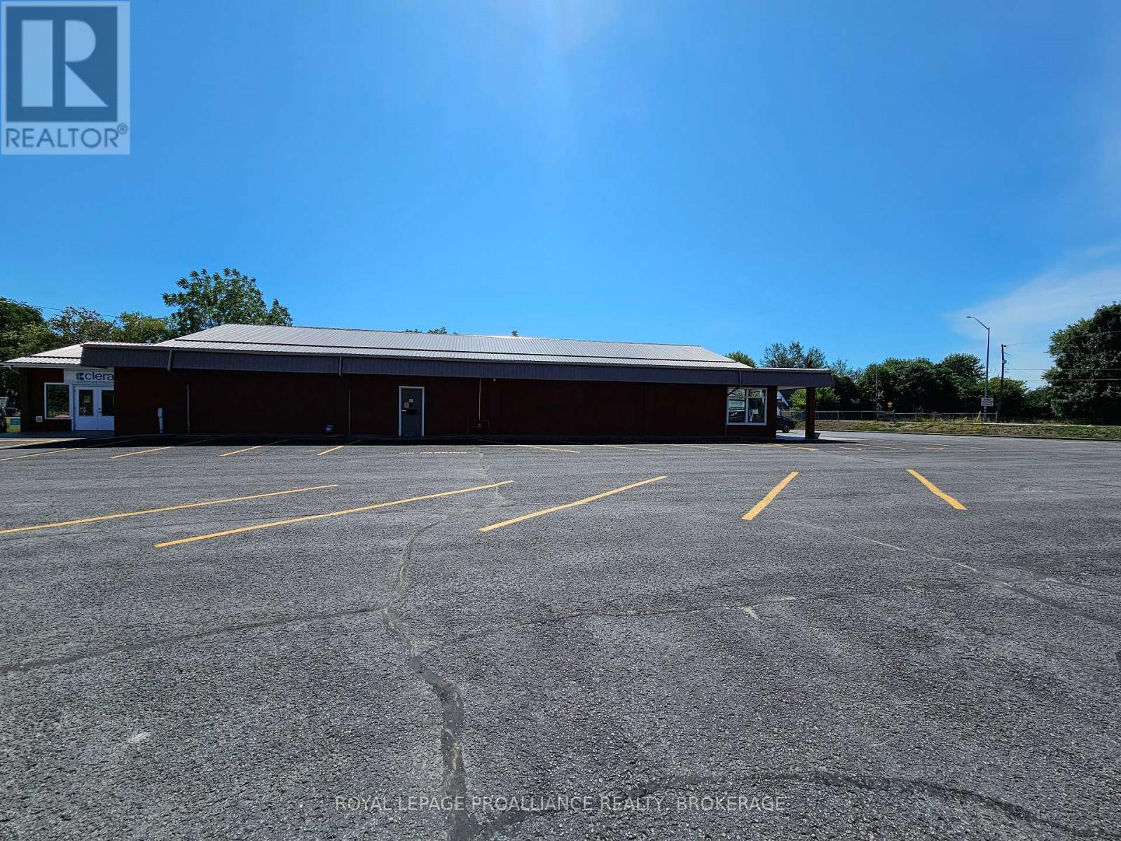 666 Collins Bay Road, Kingston, Ontario  K7M 7E9 - Photo 5 - X12375565