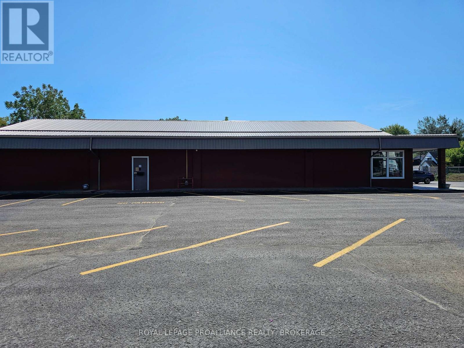 666 Collins Bay Road, Kingston, Ontario  K7M 7E9 - Photo 4 - X12375565