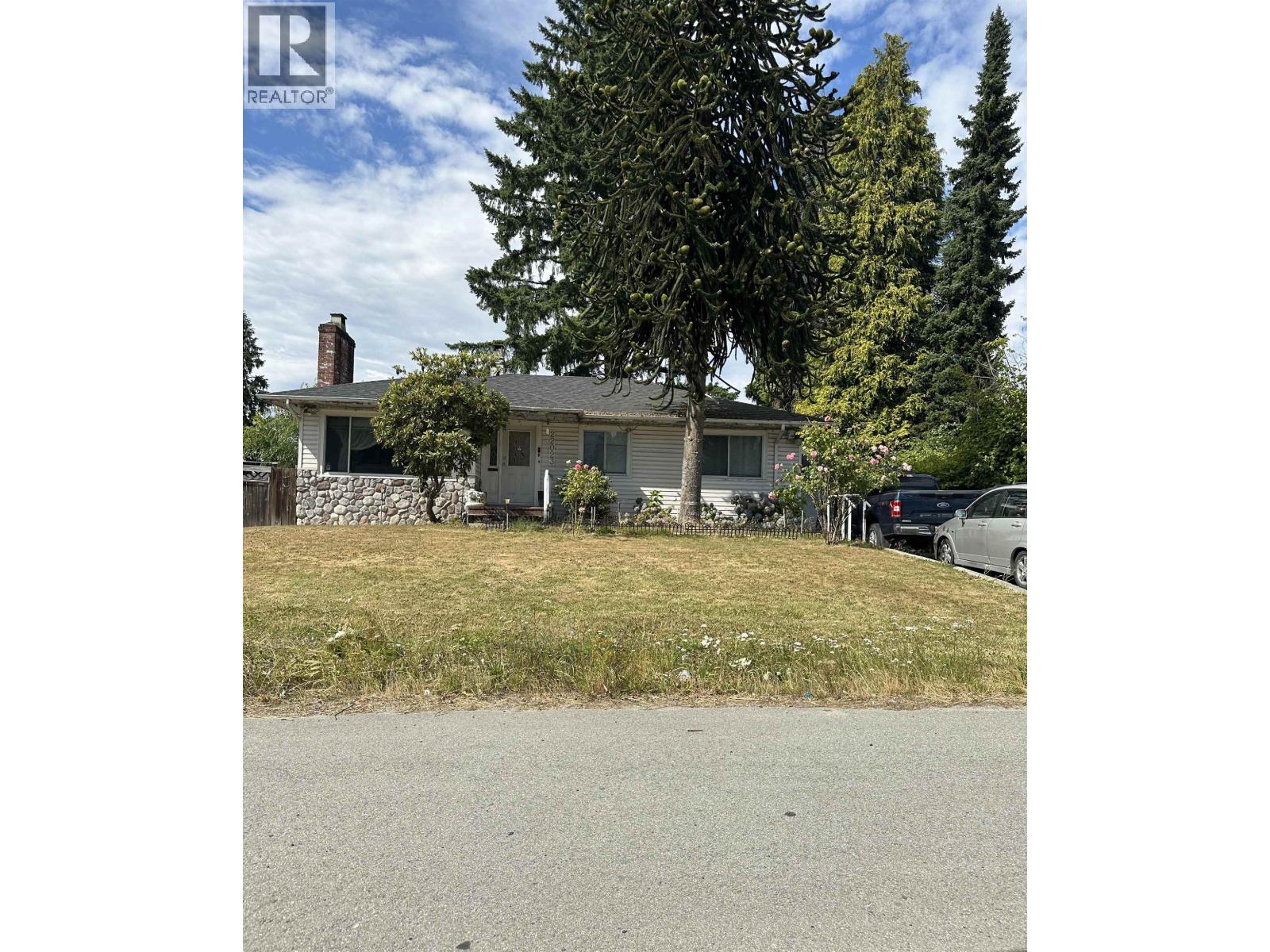 22023 Lougheed Highway, Maple Ridge, British Columbia  V2X 2S7 - Photo 2 - R3029503