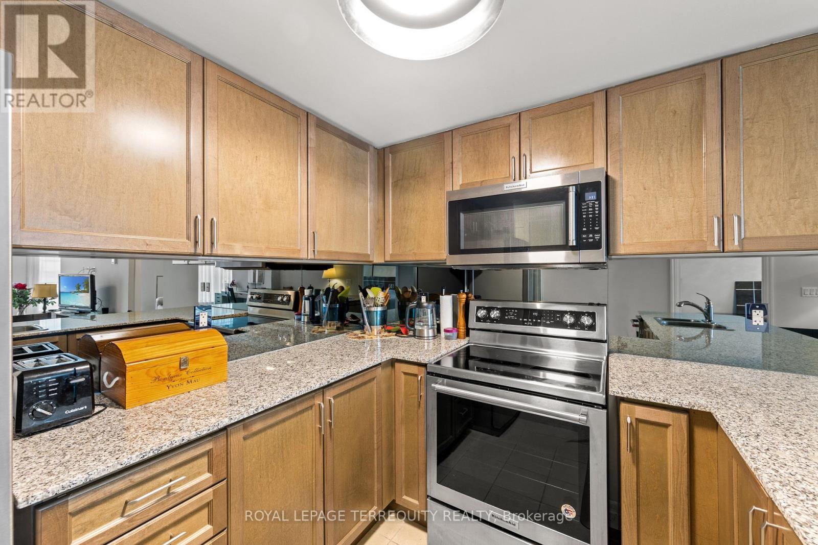 1410 - 8 Scollard Street, Toronto, Ontario  M5R 1M2 - Photo 5 - C12375937
