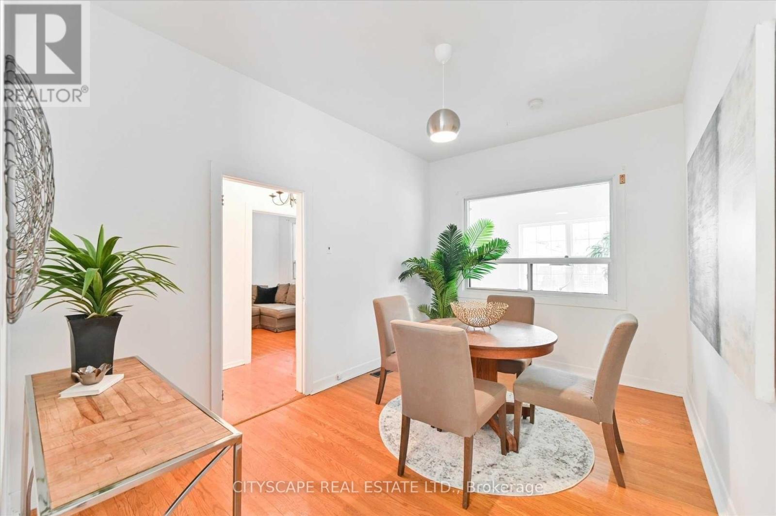 15 Midburn Avenue, Toronto, Ontario  M4C 2C8 - Photo 10 - E12375960