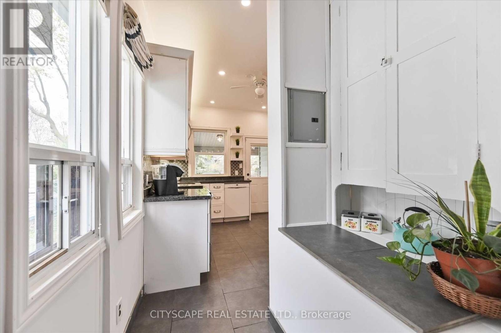 15 Midburn Avenue, Toronto, Ontario  M4C 2C8 - Photo 13 - E12375960
