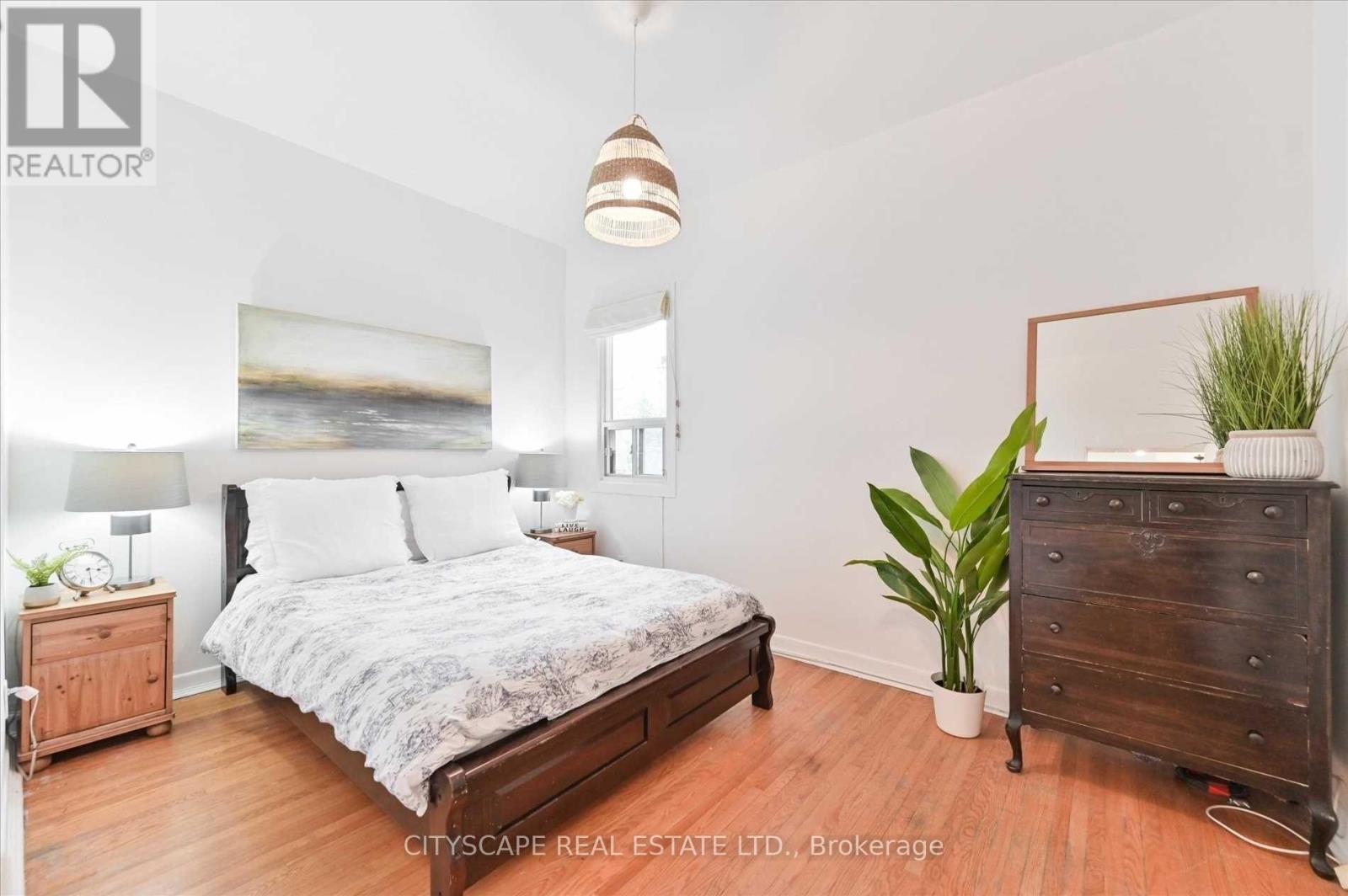 15 Midburn Avenue, Toronto, Ontario  M4C 2C8 - Photo 17 - E12375960