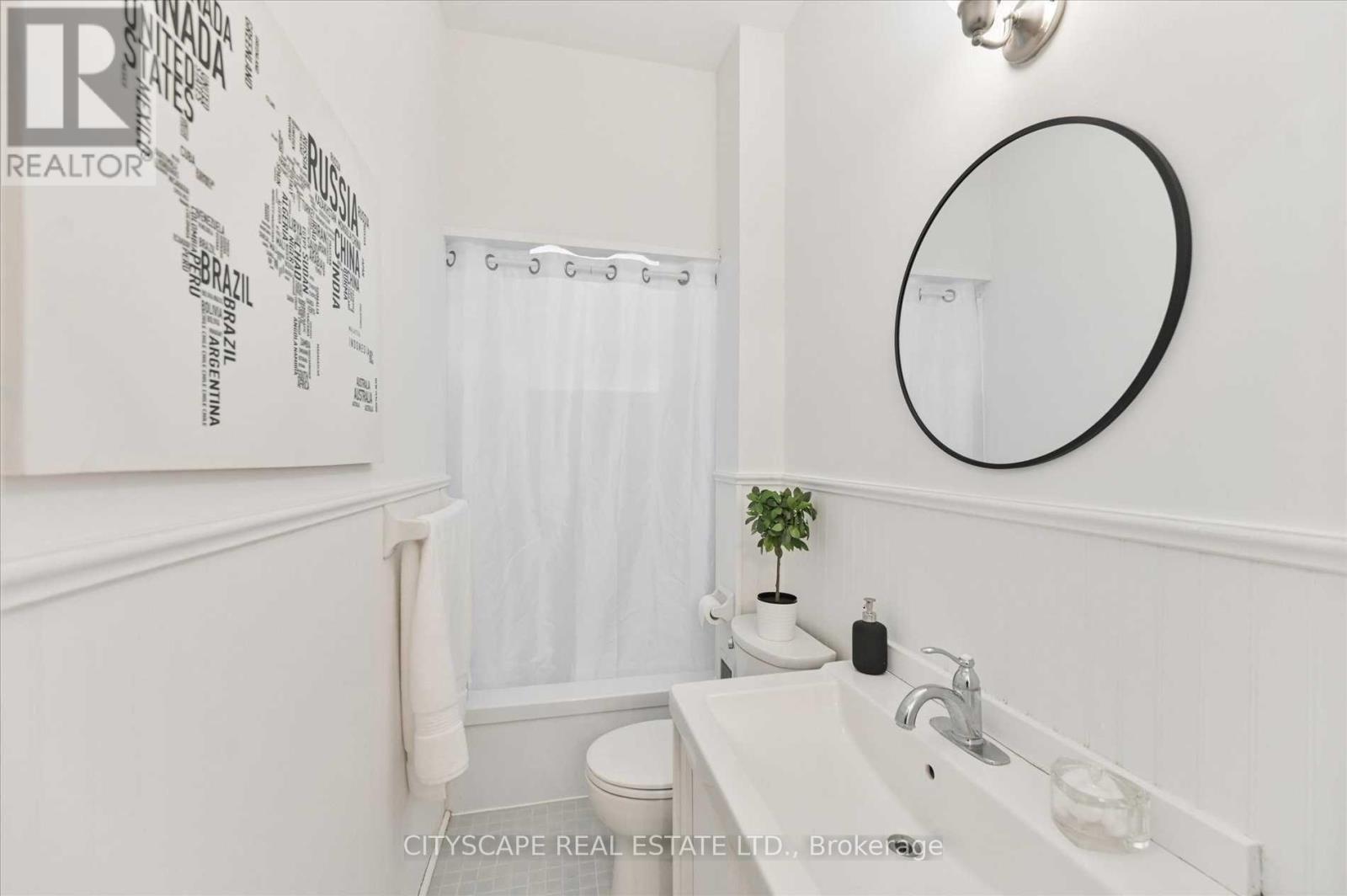 15 Midburn Avenue, Toronto, Ontario  M4C 2C8 - Photo 18 - E12375960