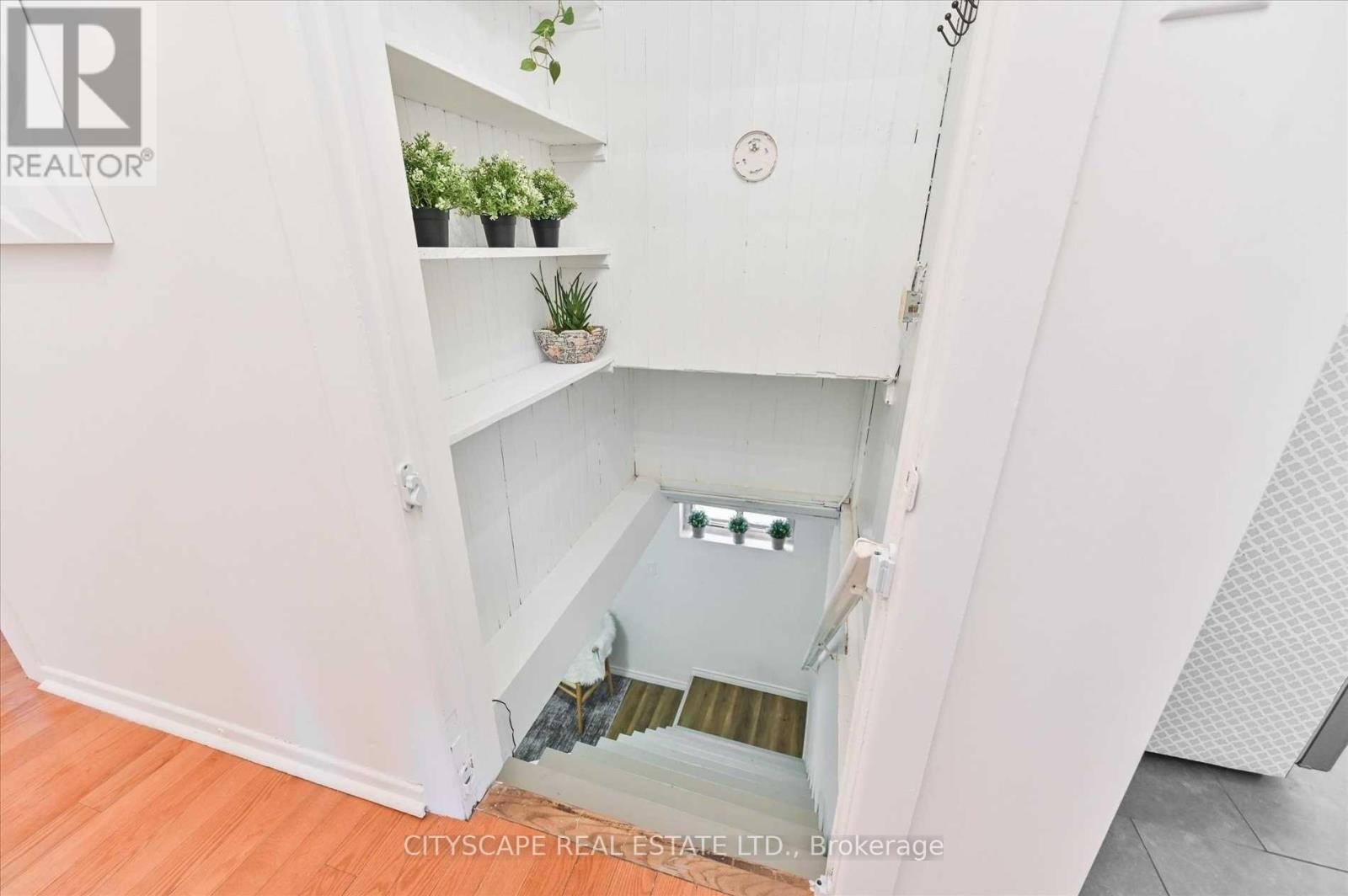 15 Midburn Avenue, Toronto, Ontario  M4C 2C8 - Photo 19 - E12375960