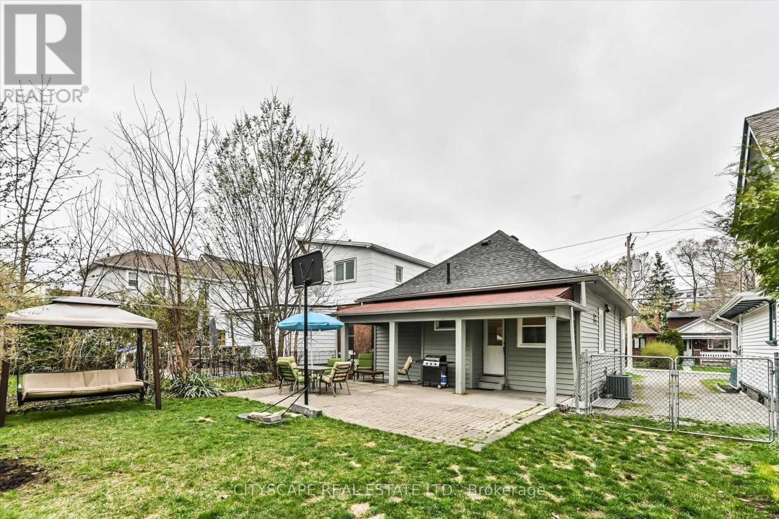 15 Midburn Avenue, Toronto, Ontario  M4C 2C8 - Photo 30 - E12375960