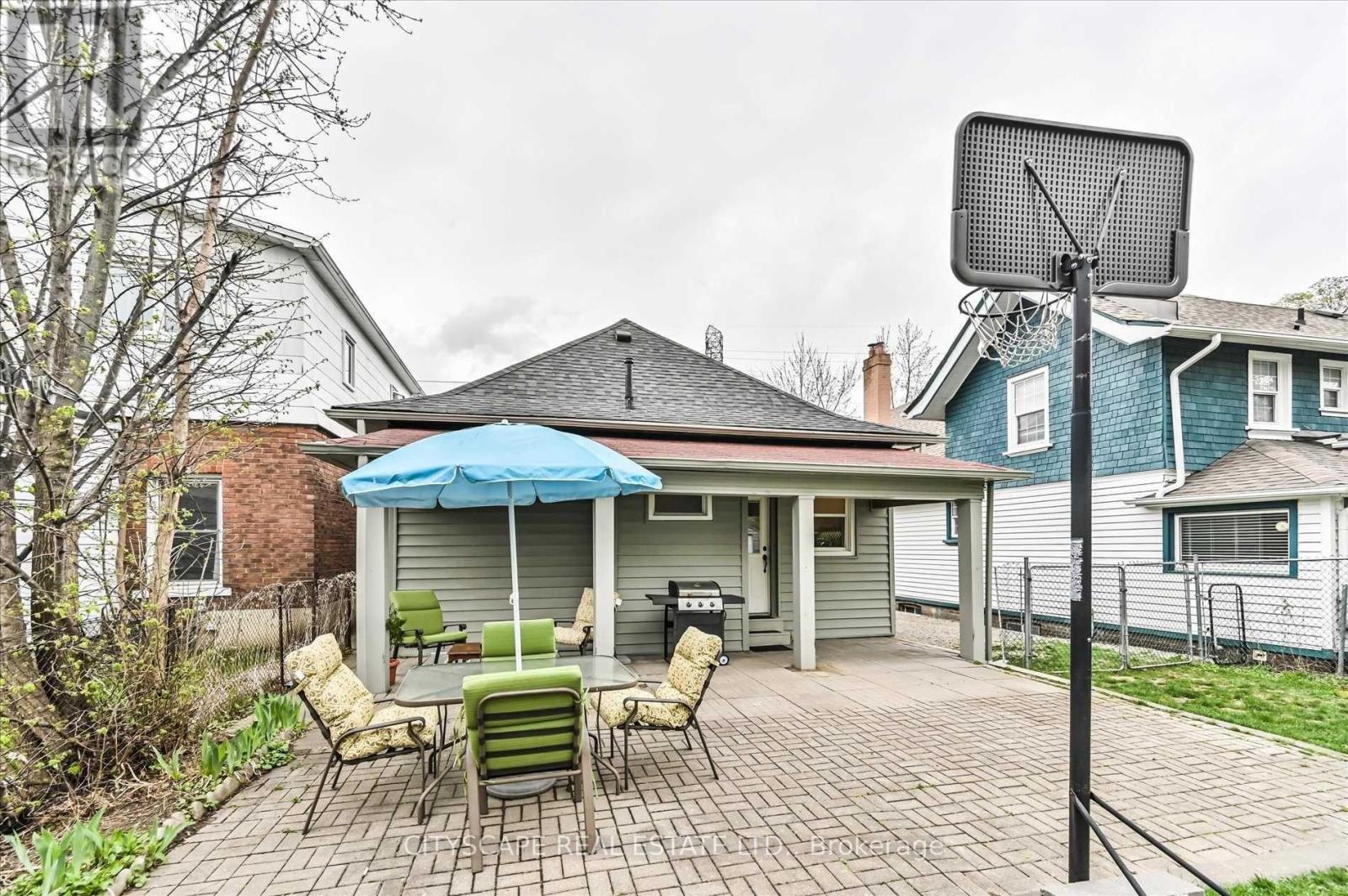 15 Midburn Avenue, Toronto, Ontario  M4C 2C8 - Photo 31 - E12375960