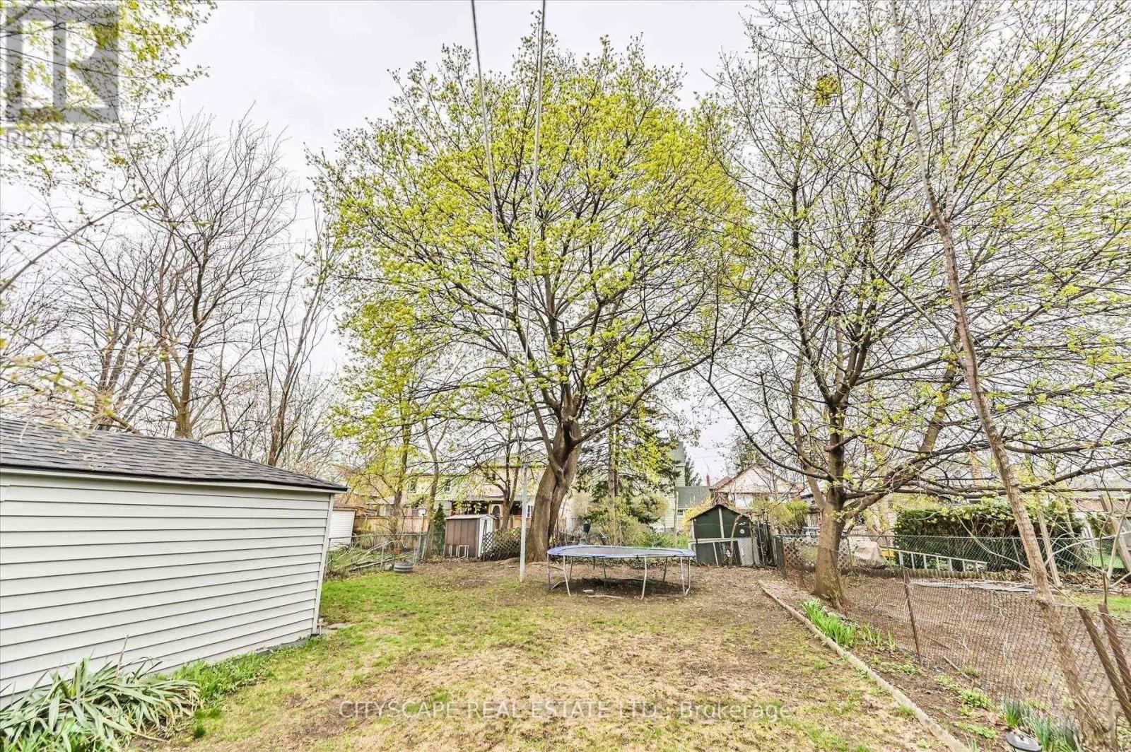 15 Midburn Avenue, Toronto, Ontario  M4C 2C8 - Photo 32 - E12375960