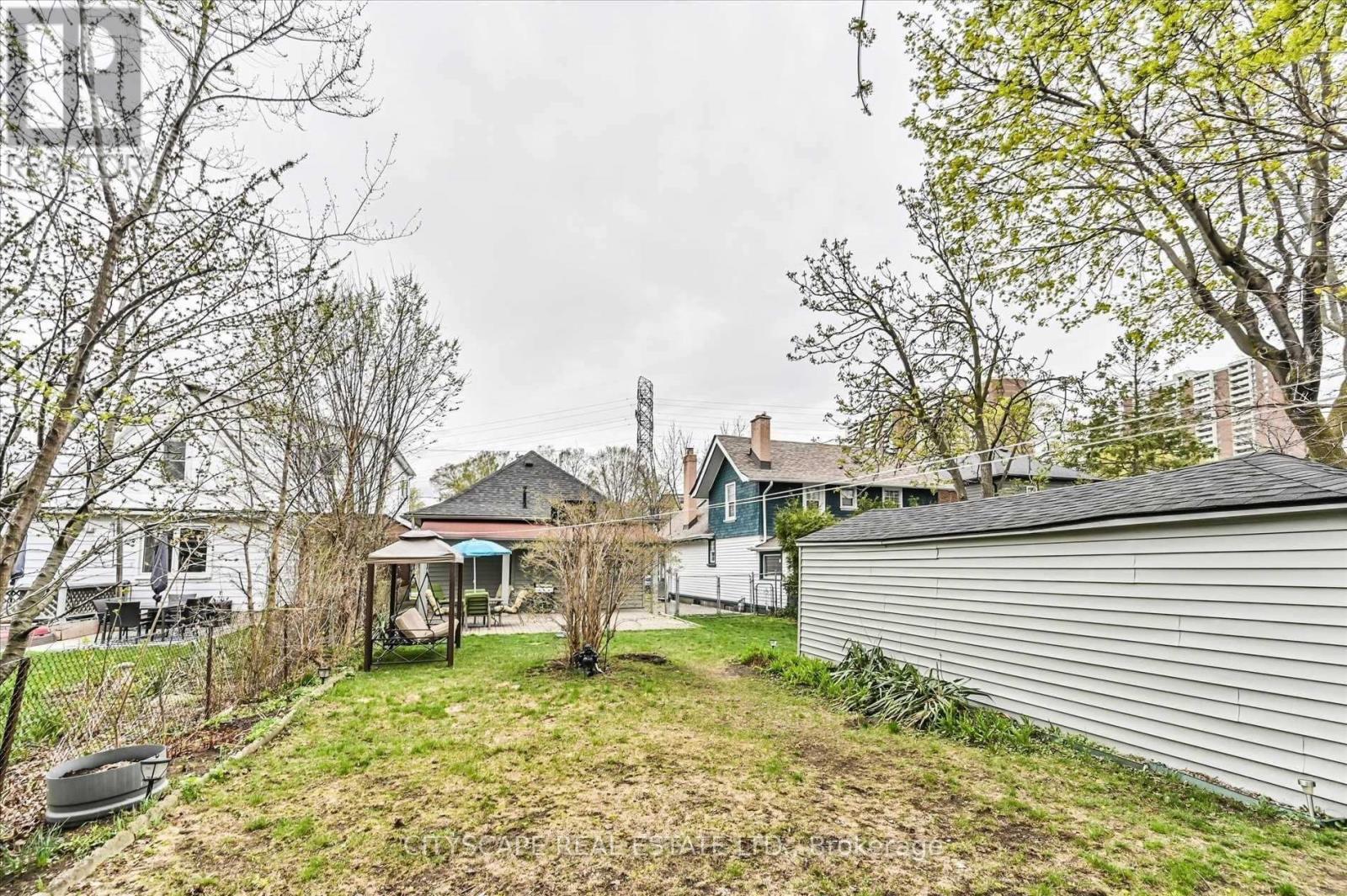 15 Midburn Avenue, Toronto, Ontario  M4C 2C8 - Photo 33 - E12375960