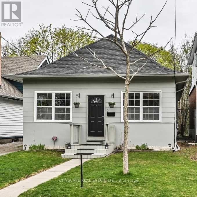 15 Midburn Avenue, Toronto, Ontario  M4C 2C8 - Photo 34 - E12375960