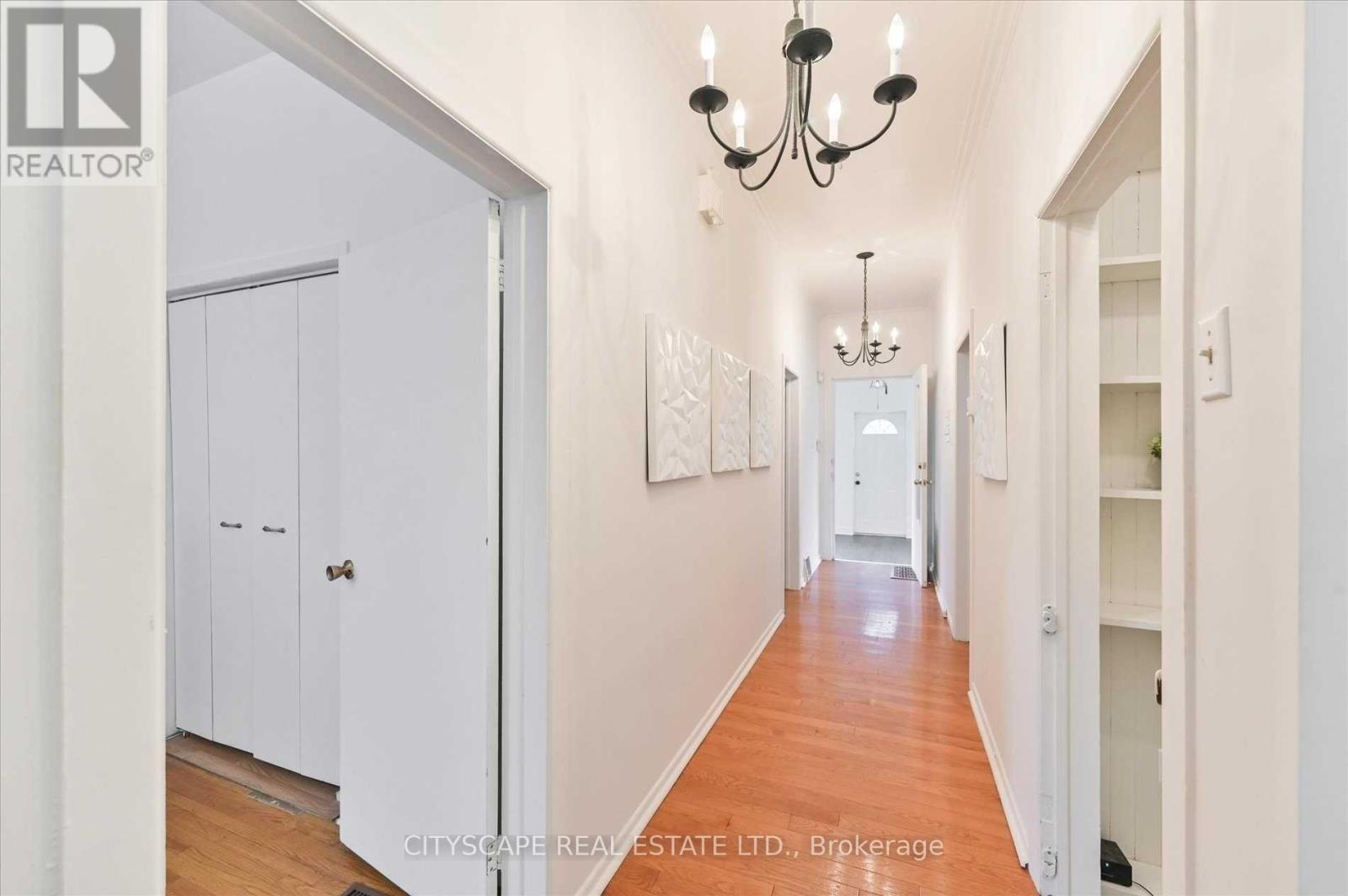 15 Midburn Avenue, Toronto, Ontario  M4C 2C8 - Photo 7 - E12375960