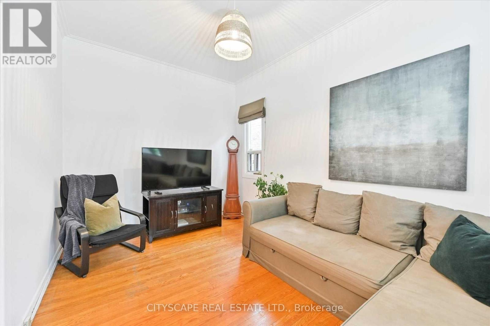 15 Midburn Avenue, Toronto, Ontario  M4C 2C8 - Photo 9 - E12375960