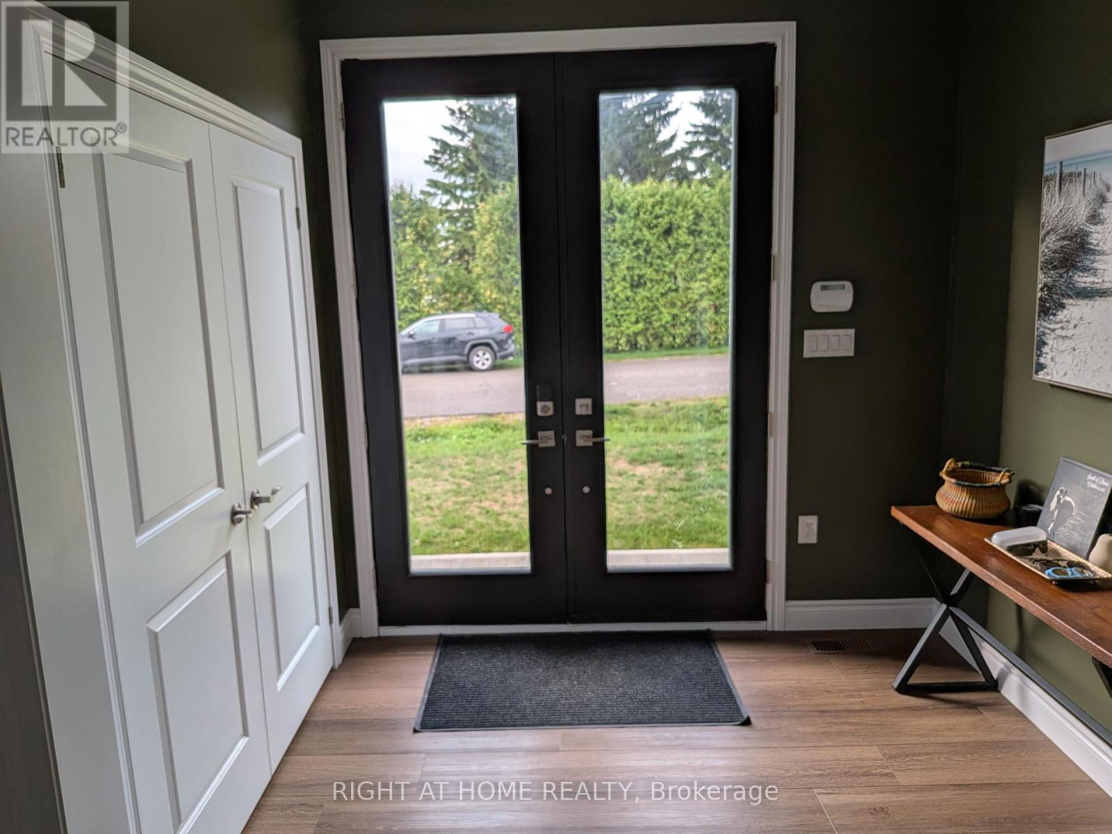 5 Phair Avenue, Clarington, Ontario  L1E 2W5 - Photo 3 - E12375971