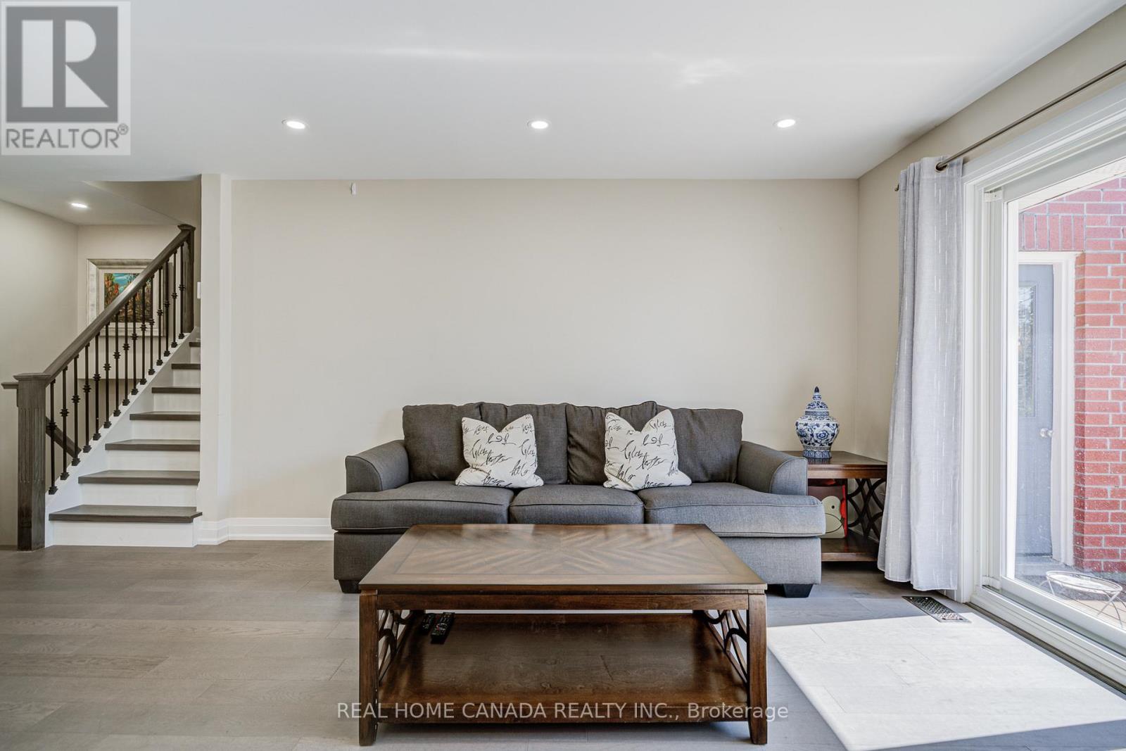 29 Ellesboro Drive, Mississauga, Ontario  L5N 1C3 - Photo 14 - W12375197