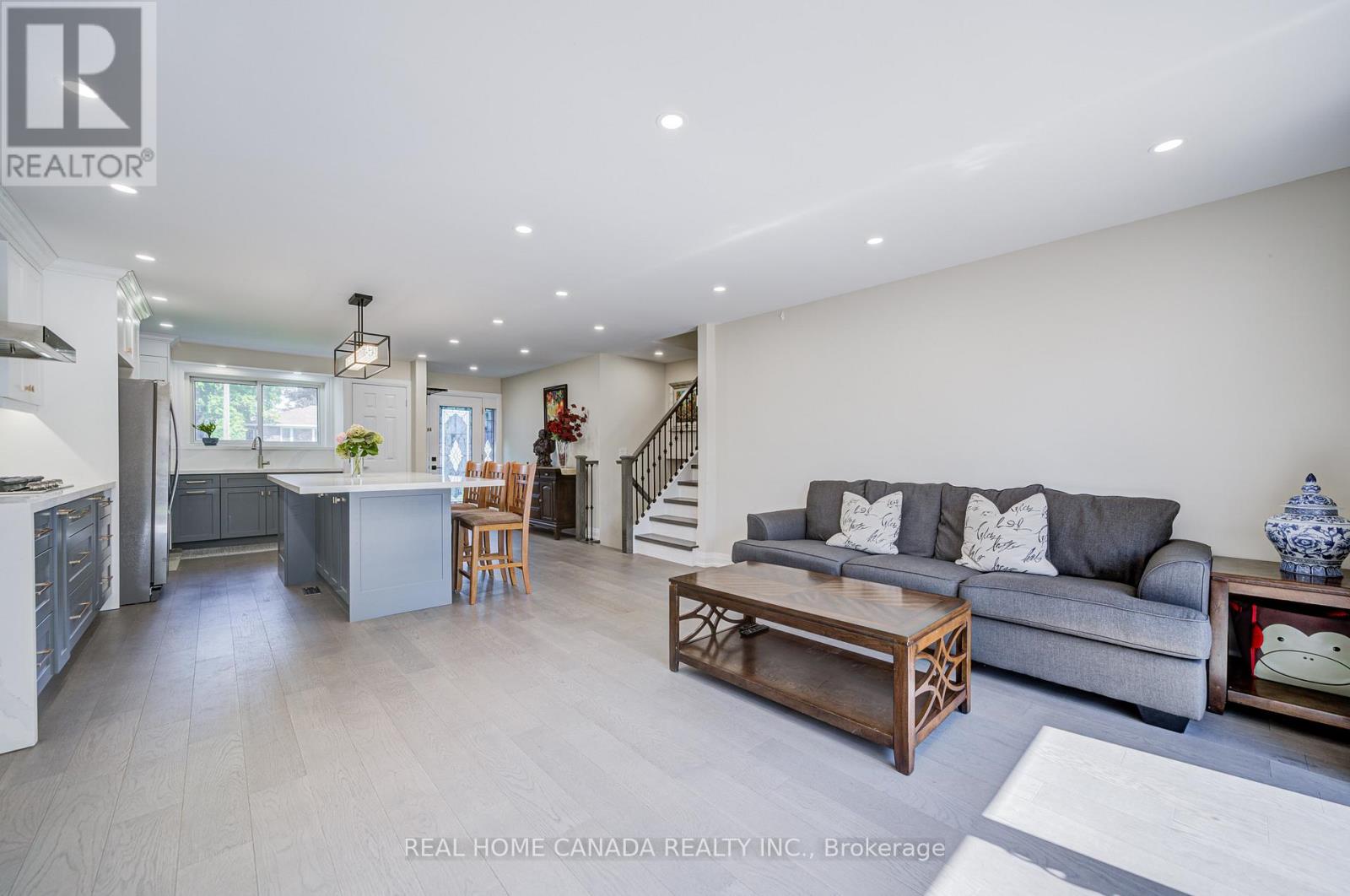 29 Ellesboro Drive, Mississauga, Ontario  L5N 1C3 - Photo 15 - W12375197