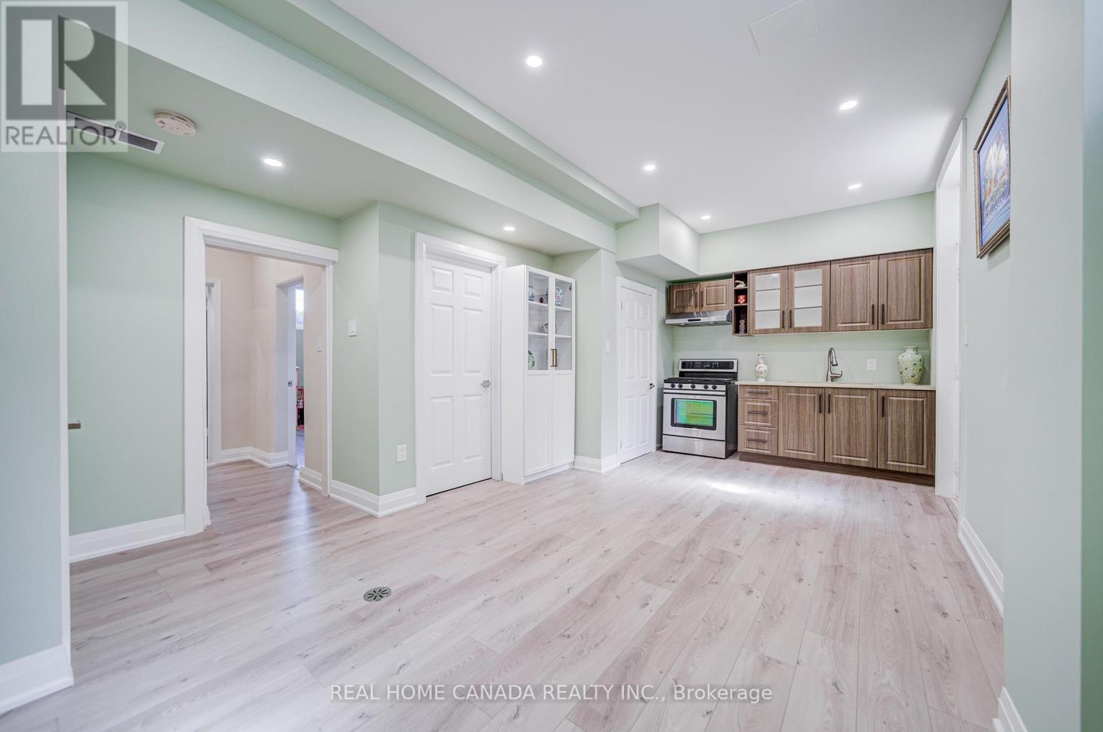 29 Ellesboro Drive, Mississauga, Ontario  L5N 1C3 - Photo 33 - W12375197
