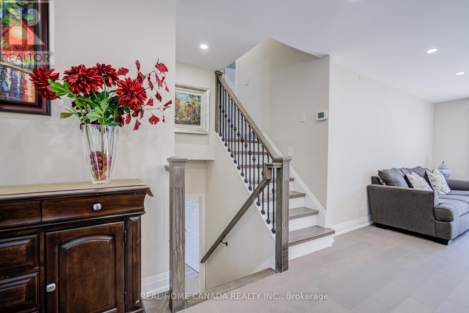 29 Ellesboro Drive, Mississauga, Ontario  L5N 1C3 - Photo 17 - W12375197